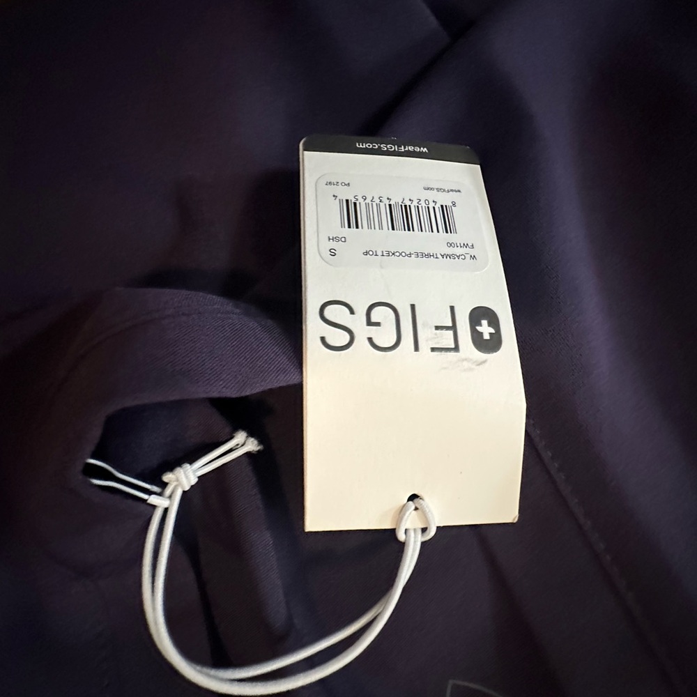 FIGS Scrub Top new with tags - Picture 4 of 4